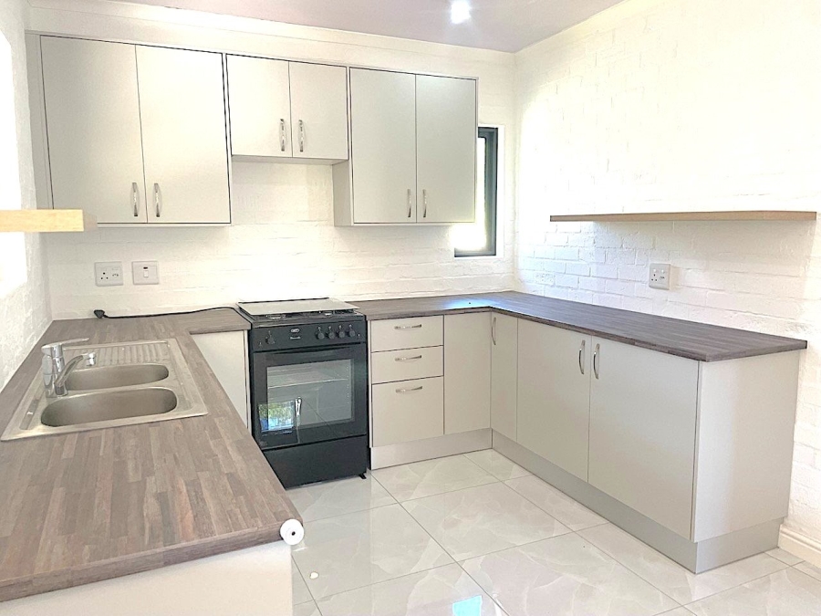 To Let 2 Bedroom Property for Rent in Crofters Valley Western Cape